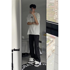 黑色