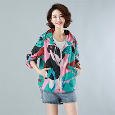 2022年夏季宽松型薄款通勤拉链连帽长袖抽图案防晒服外套，女装防晒衣，依倍林