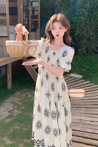 设计感民族风一字领印花长裙夏季新款露肩泡泡袖茶歇桔梗连衣裙女图片