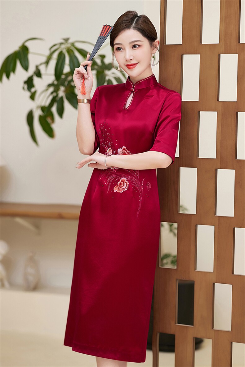 春夏季新款醋酸设计简约喜婆婆刺绣烫钻喜庆中款婚礼旗袍连衣裙,女装汉服/婚纱/旗袍/礼服,小荷流