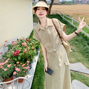卡其色休闲设计感两件套连衣裙女夏季新款韩系松弛感通勤A字裙图片