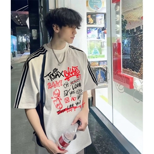 抖音得物品质二开240克宽松纯棉美式潮牌印花三条杠中性风短袖T恤图片