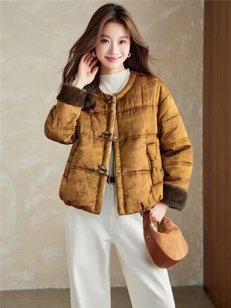 在仓~羽绒棉服2025冬季重磅提花蝴蝶扣三色圆领宽松棉袄貂毛外套,女装棉衣/棉服,新依时派