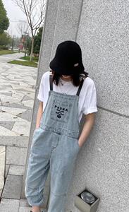 牛仔背带裤图片