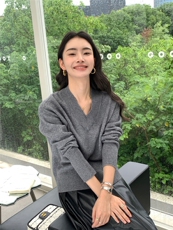 V领女秋冬复古设计感长袖纯色针织衫上衣，女装针织衫/毛衣，玛卡隆羊绒