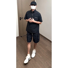 黑色