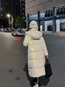 长款收腰拼色保暖羽绒服图片
