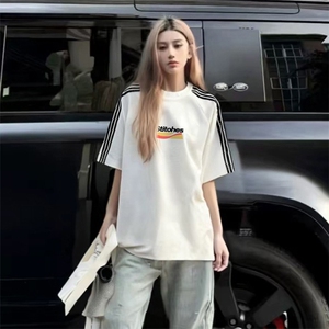 抖音得物品质二开240克宽松纯棉美式潮牌印花三条杠中性风短袖T恤图片