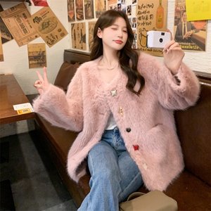 环保皮草外套女短款小香风皮毛一体2025新款设计感毛毛彩扣上衣图片