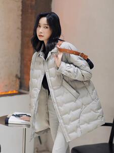2022新款设计感U型图案百搭90%白鸭绒羽绒服图片