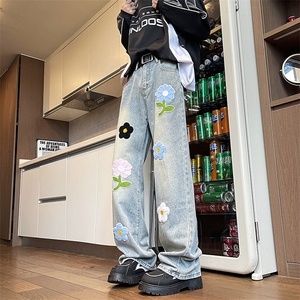 潮复古花朵刺绣贴布黄泥染浅蓝水洗微喇牛仔裤男女情侣图片