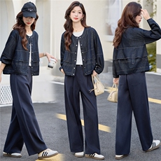 2025秋装新款潮流设计感圆领宽松牛仔外套，女装牛仔外套，依路服饰