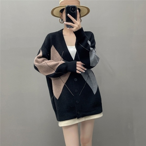 HE|菱形格拼色加厚baby山羊绒针织开衫女V领毛衣宽松中长款外套,中长款毛衣外套搭配图片女图片