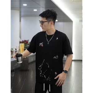 夏季新款简约韩版涂鸦个性印花刺绣短袖T恤潮流男士圆领时尚半袖图片