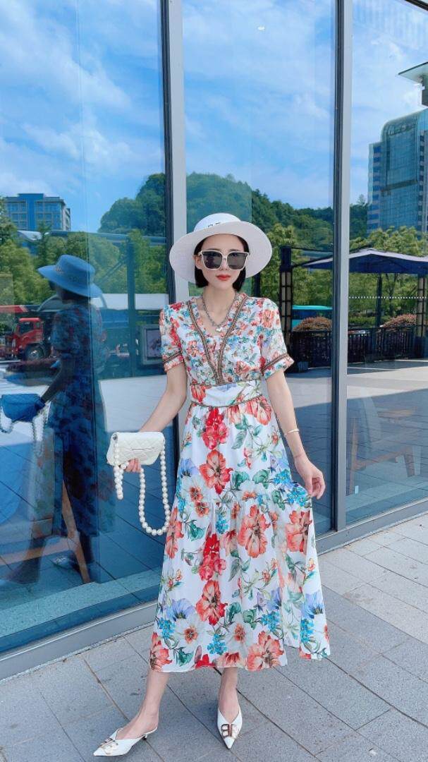 显示连衣裙，女装连衣裙，布萱