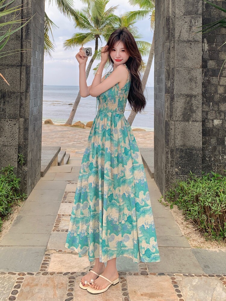法式度假风打揽吊带连衣裙女2025夏季新款漂亮独特小众绿色碎花裙,女装连衣裙,韩蜜菓