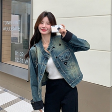 韩版复古设计感短款牛仔外套女2025春秋季新款显瘦高级感百搭上衣，女装短外套，纯色衣恋