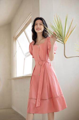 品牌指定款数量不多，女装，千浪依族