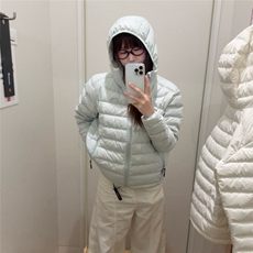 奶蓝色