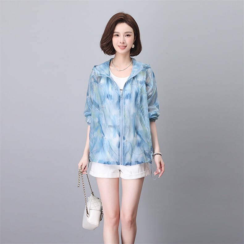 印花防晒衣女短款夏季薄款外套2026新款轻薄宽松连帽防晒服,女装短外套,板酷