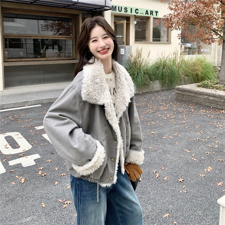 灰色羊羔毛拼接牛仔派克服女2025年冬季新款韩系复古加绒加厚棉服,女装派克服,2C056