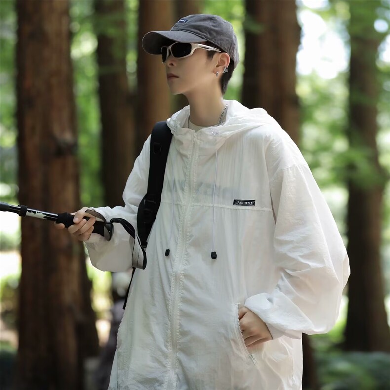 夏季薄款防晒衣男户外纯色冲锋衣外套美式高街痞帅连帽防晒服夹克图片