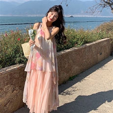 百褶吊带显瘦连衣裙女夏无袖网纱海边长裙小众设计感，女装连衣裙，2C177