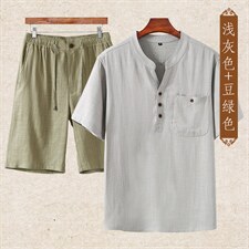 浅灰上衣＋豆绿短裤