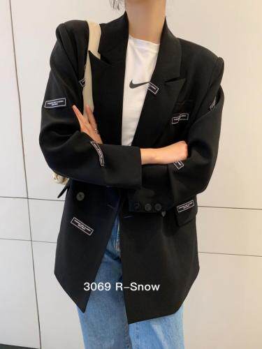 欧韩贴标西装外套，女装西装，露彩