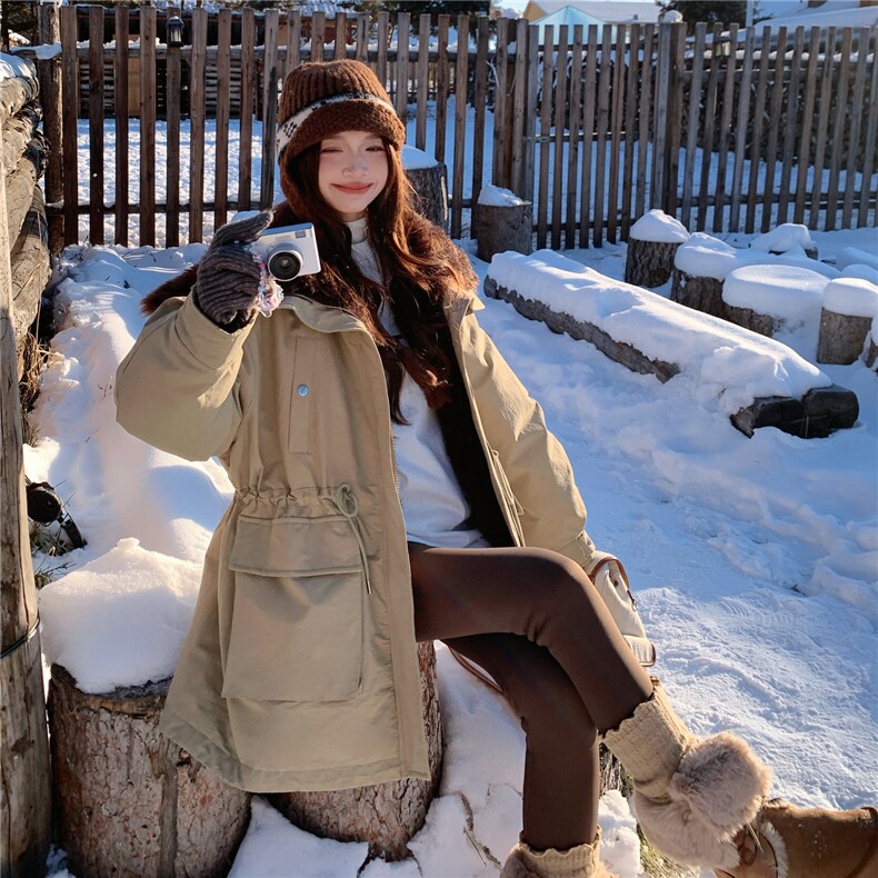 卡其色工装羊羔毛拼接羽绒服2025新款女冬抽绳收腰皮毛一体厚外套,女装羽绒服,2C159