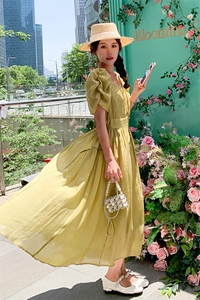 绿色收腰显瘦天丝连衣裙女2023夏季新款法式温柔轻熟风气质桔梗裙图片