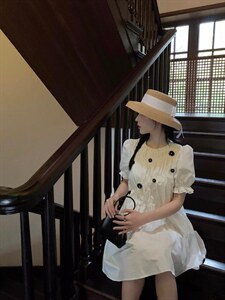 白色泡泡袖公主裙图片