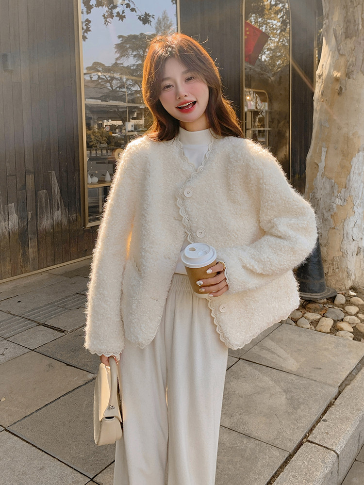 韩版减龄蕾丝边羊羔毛外套女2025年冬季新款显瘦加厚短款皮毛一体,女装羊羔毛/颗粒绒,维壹