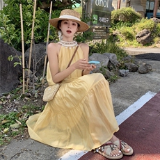 法式温柔挂脖吊带连衣裙女2025夏季新款海边度假风超好看显瘦长裙，女装连衣裙，2D045