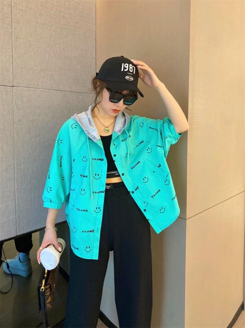 【现货】夏季新款牛仔拼接连帽笑脸七分袖排扣防晒外套，女装，微迪菲