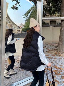 复古盘扣羽绒马甲图片