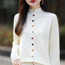 2025年秋季时尚百搭通勤简约休闲彩扣半高领,女装针织衫/毛衣,思牵羊绒,清河羊绒市场 2025年秋季时尚百搭通勤简约休闲彩扣半高领,女装针织衫/毛衣,思牵羊绒,清河羊绒市场