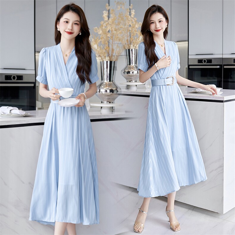 现货2024年夏季赫本风韩版V领气质女神范通勤修身连衣裙，女装连衣裙，卡杰菲