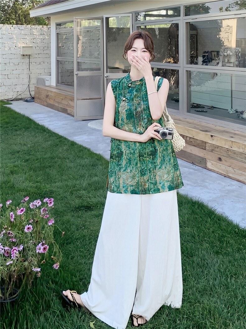 2026年夏季轻薄透气碎花抽象两件套时尚潮流,女装套装/套裙,秀美人生