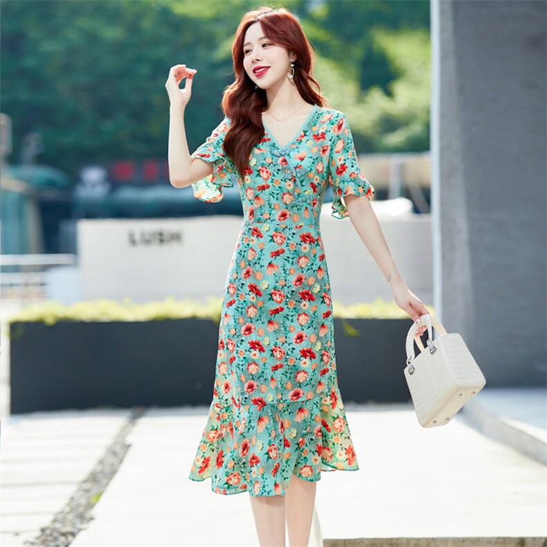 2025新款大码女装夏季荷叶边显瘦a字裙胖妹妹遮肚雪纺碎花连衣裙,女装连衣裙,贵人树