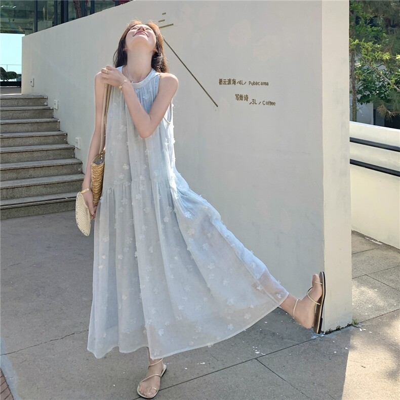 浅蓝立体花朵无袖挂脖连衣裙女2025夏新款法式度假风绝美气质长裙,女装连衣裙,2C258