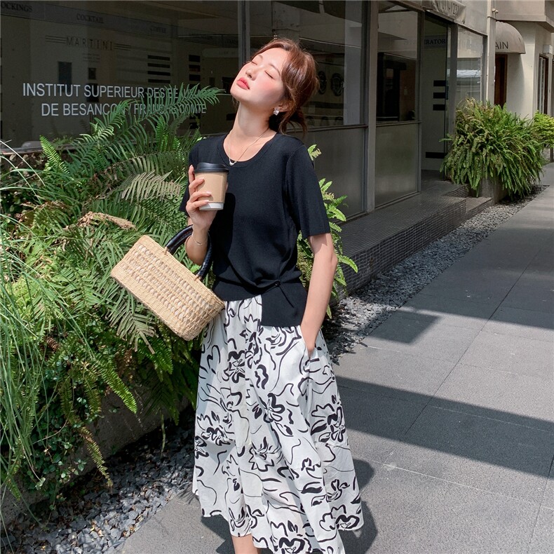 系温柔风扭结T恤印花半身裙两件套通勤显瘦气质套装,女装套装/套裙,维壹