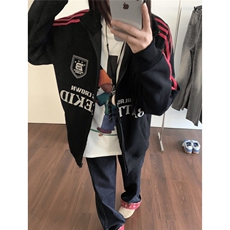 黑色
