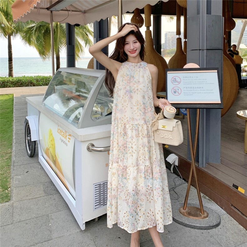 法式碎花挂脖露肩连衣裙女夏2025新款独特漂亮韩系穿搭气质感长裙,女装连衣裙,2C012