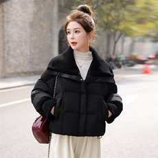 短款羽绒服女2024冬季新款小个子高级感休闲红色羊羔毛大翻领外套，女装羽绒服，意芙