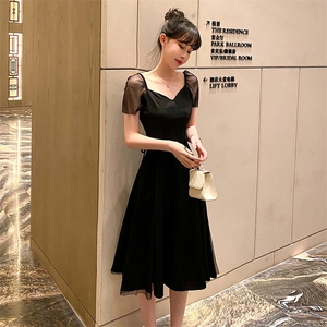 欧洲站2021新款女装慵懒风显瘦荷叶边imiss赫本小黑裙黑色连衣裙图片