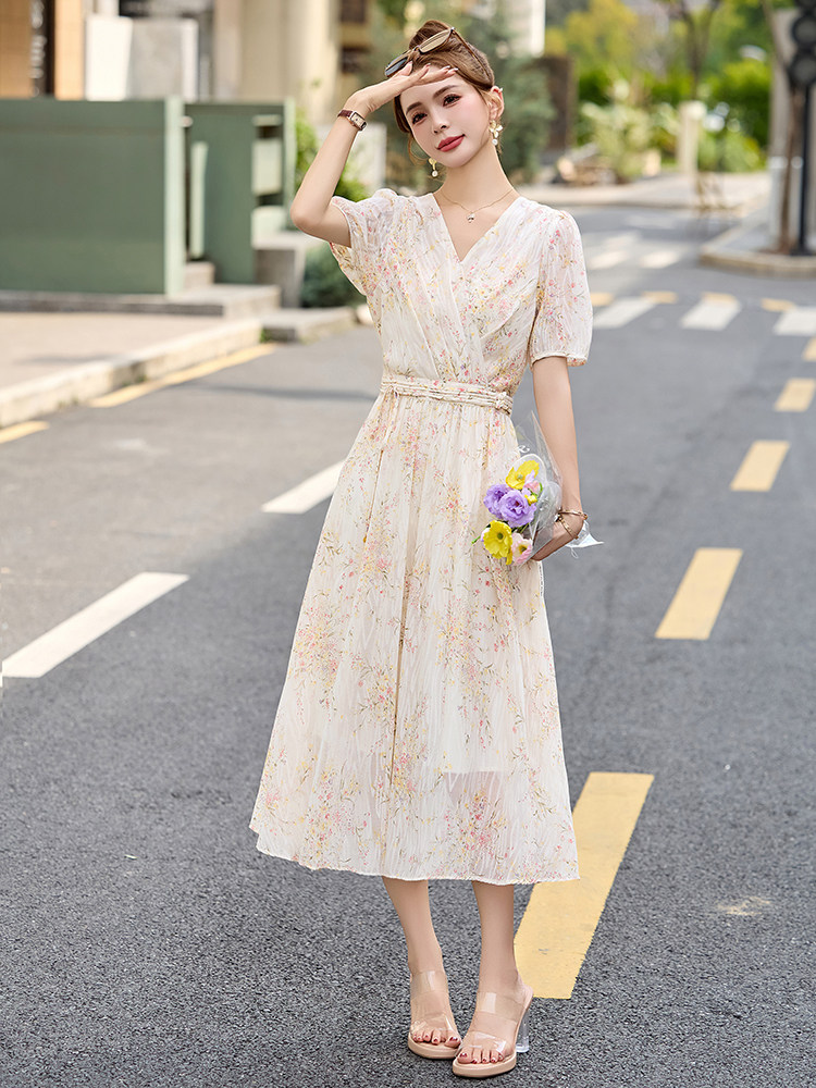 碎花连衣裙女夏季高级感法式收腰显瘦新中式国风复古独特好看裙子,女装连衣裙,布芭啦