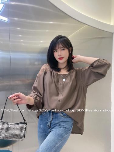 【现货】秋季新款拼蕾丝肩小衫图片