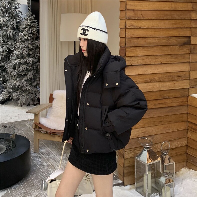 90%白鸭绒2025年冬季有帽可拆短款保暖休闲风厚款羽绒服,女装羽绒服,布依丽人