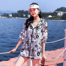 2022年夏季薄款宽松型抽象图案长袖连帽拉链防晒服外套，女装短外套，依倍林